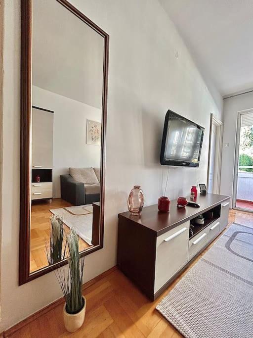 Cozy, Charming One Bedroom Apt Podgorica Exterior photo